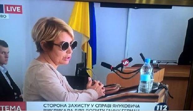 Герман пришла в зал суда на заседание по делу о госизмене Януковича в солнцезащитных очках